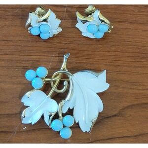 Vintage 1967 Sarah Coventry Placid Beauty Blue Berry Enamel Brooch Earrings Set